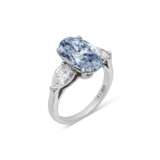 RARE GRAFF COLOURED DIAMOND AND DIAMOND RING - фото 1