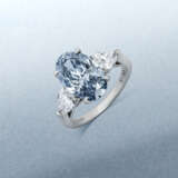 RARE GRAFF COLOURED DIAMOND AND DIAMOND RING - фото 3