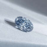 RARE GRAFF COLOURED DIAMOND AND DIAMOND RING - фото 4