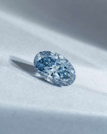 RARE GRAFF COLOURED DIAMOND AND DIAMOND RING - фото 4