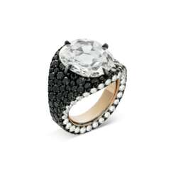 JAR DIAMOND AND COLOURED DIAMOND RING
