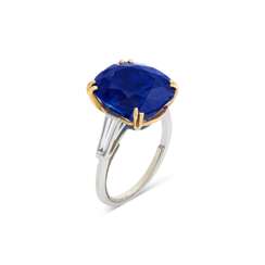 SAPPHIRE AND DIAMOND RING