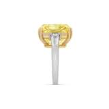 HARRY WINSTON COLOURED DIAMOND AND DIAMOND RING - фото 5