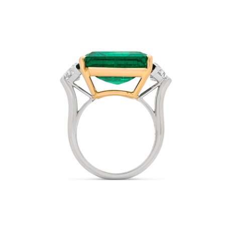 IMPORTANT EMERALD AND DIAMOND RING - photo 6