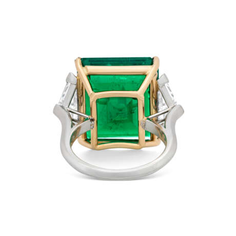 IMPORTANT EMERALD AND DIAMOND RING - photo 7