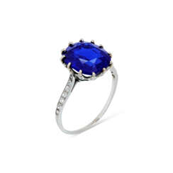 SAPPHIRE AND DIAMOND RING