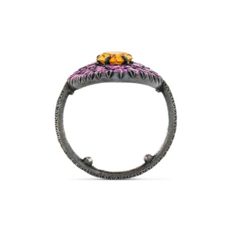 JAR COLOURED DIAMOND, COLOURED SAPPHIRE AND DIAMOND `BONNET` RING - фото 5