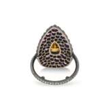 JAR COLOURED DIAMOND, COLOURED SAPPHIRE AND DIAMOND `BONNET` RING - фото 6