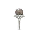 BOUCHERON MID-20TH CENTURY COLOURED NATURAL PEARL AND DIAMOND RING - photo 4
