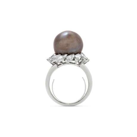 BOUCHERON MID-20TH CENTURY COLOURED NATURAL PEARL AND DIAMOND RING - photo 5