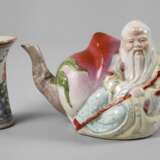 Zwei Miniatur-Porzellane - photo 1