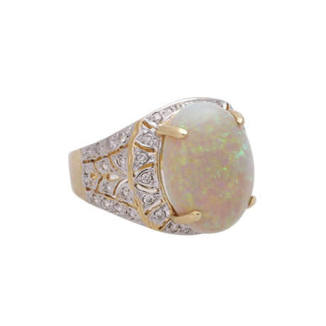 Ring mit ovalem Opal, ca. 6 ct, 37 Brillanten, zusammen ca. 0,37 ct, - photo 2