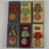 Konvolut Orden und Plaketten DDR - photo 2