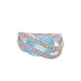 Ring mit blauem Topas, oval fac. und kl. Brillanten, - Foto 1