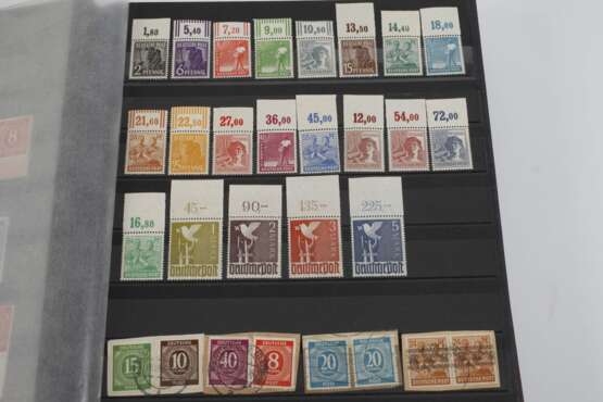 Konvolut Briefmarken Besatzung, Berlin und Welt - photo 9