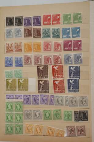 Konvolut Briefmarken Besatzung, Berlin und Welt - photo 13