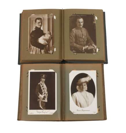 Zwei Postkartenalben deutsche Kaiserfamilie - photo 1