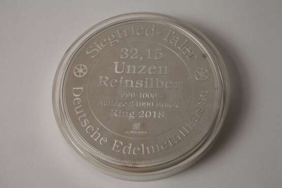 Siegfried-Taler zu 1 Kilogramm Silber - photo 3