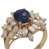 Ring mit Saphir, ca. 1,7 ct, oval fac., 4 Brillanten und 20 Diamanten - Foto 5