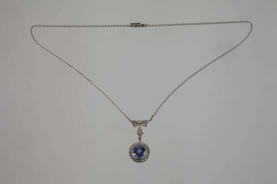 Art déco-Collier mit Saphir und Diamanten - photo 3