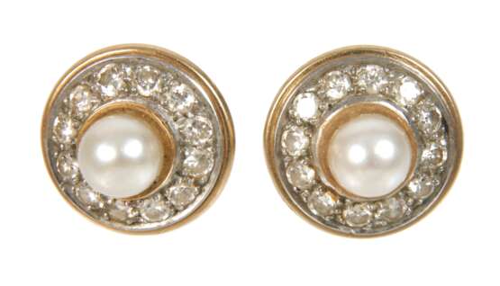 Paar Ohrstecker mit Perlen und Brillanten - фото 1 Paar Ohrstecker mit Perlen und Brillanten - фото 1