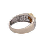 Ring mit einem ovalen Diamanten und seitlich Brillantbesatz, - photo 3
