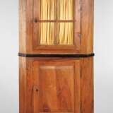 Klassizistischer Eckschrank - photo 1
