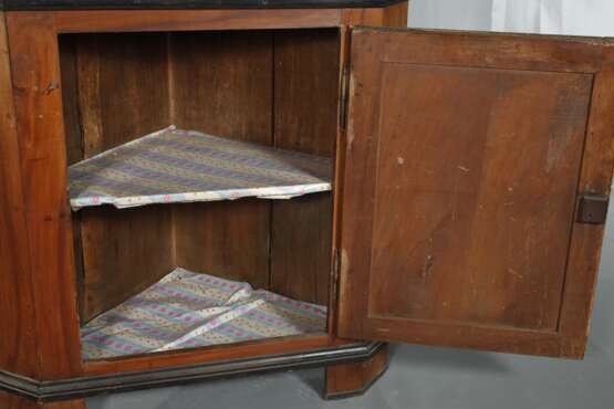 Klassizistischer Eckschrank - photo 5