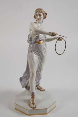 Meissen ”Reifenspielerin mit Stab” - photo 3