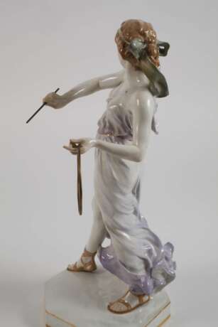 Meissen ”Reifenspielerin mit Stab” - photo 5