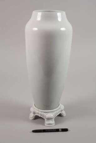 Fraureuth große Vase mit Reliefsockel - photo 5