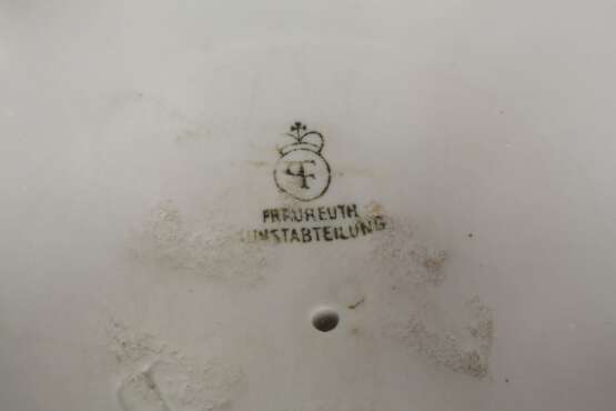 Fraureuth große Vase mit Reliefsockel - photo 1