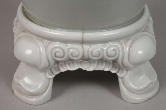 Fraureuth große Vase mit Reliefsockel - photo 2