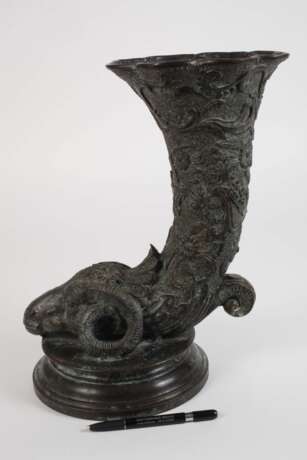 Bronzevase als Rhyton - photo 4