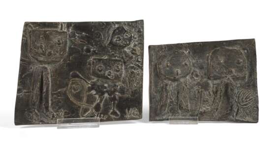 Monogrammist V.G., zwei moderne Bronzereliefs - photo 1