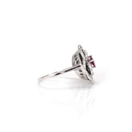 Ladies' ring in flower shape with diamond and ruby setting - photo 3