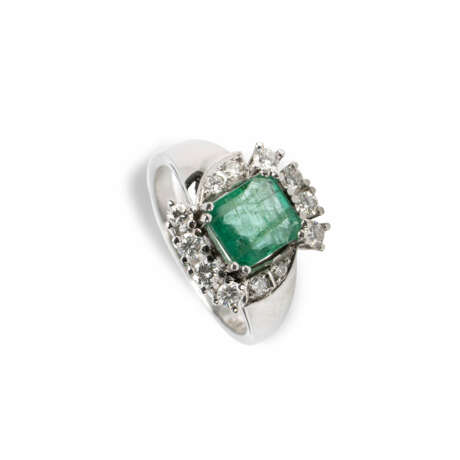 Emerald diamond ring - photo 1