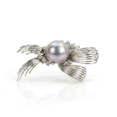 Diamond pearl brooch - фото 1