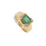Emerald diamond ring - фото 1