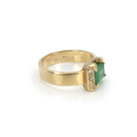 Emerald diamond ring - фото 5
