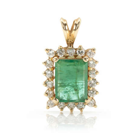 Emerald diamond pendant - photo 1