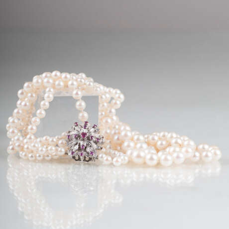 ''Perlen-Collier mit Rubin-Diamant-Schließe'' - Foto 1