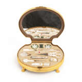 Mother-of-pearl Nécessaire à Couture from the workshops of the Palais Royal in Paris (attributed) - photo 3