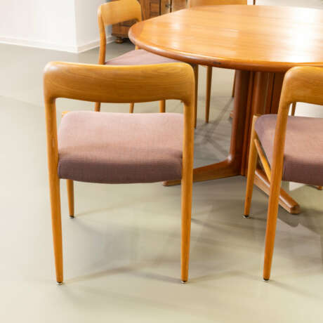 Set of Mid-Century chairs 'Model 75', design by Niels O. Møller, Dyrlund extendable dining table - photo 8