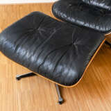 Lounge Chair & Ottoman, design by Charles & Ray Eames (1912-1988) - photo 2
