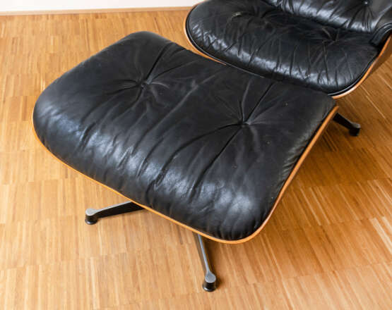 Lounge Chair & Ottoman, design by Charles & Ray Eames (1912-1988) - photo 2