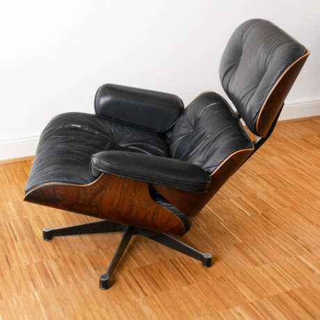Lounge Chair & Ottoman, design by Charles & Ray Eames (1912-1988) - photo 4