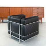 Cassina Grand Confort armchair 'LC2', designed by Le Corbusier, Jeanneret and Perriand - photo 3
