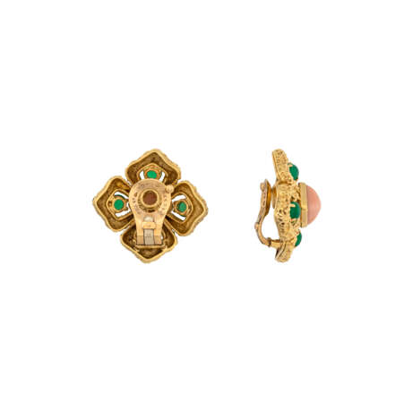 VAN CLEEF & ARPELS CORAL AND CHRYSOPRASE 'DELPHES' EARRINGS - photo 3