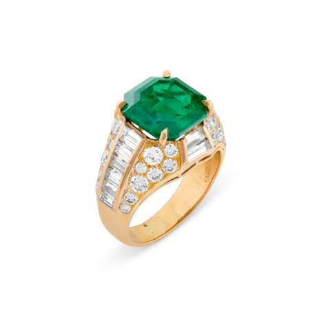 EMERALD AND DIAMOND 'TROMBINO' RING MOUNTED BY BULGARI - photo 1
